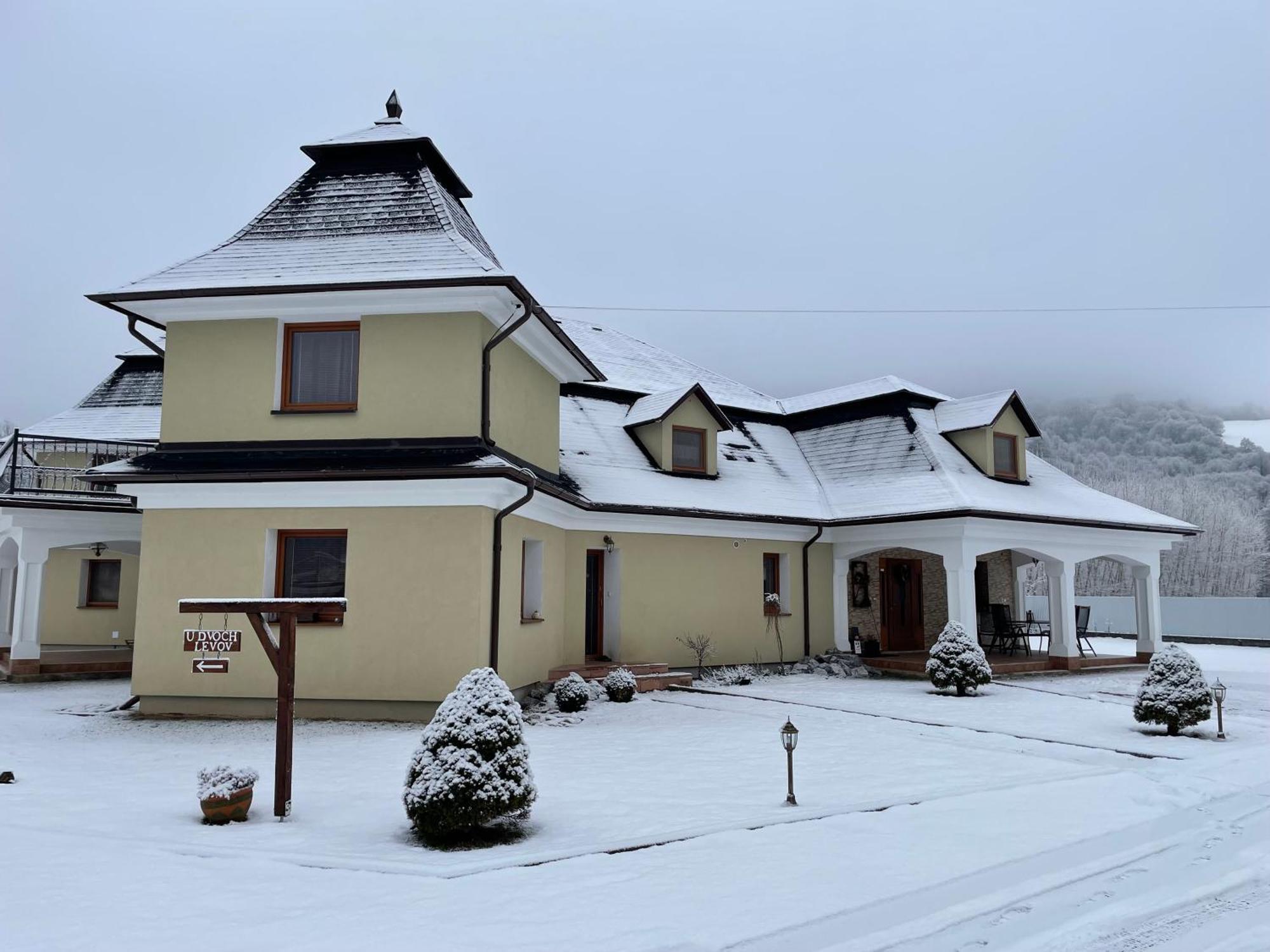 Penzion U Dvoch Levov Oravsky Podzamok Bagian luar foto